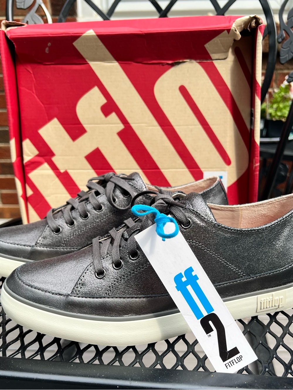 Discontinued Super T Fit Flop Sneaker Size 9